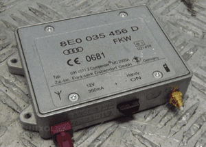 WZMACNIACZ ANTENY 8E0035456D Audi A5 I COUPE 1