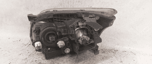 Przod przednia lampa lewa toyota avensis T25 3
