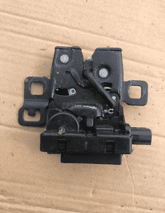 Zamek tylna klapa Range Rover Sport L320