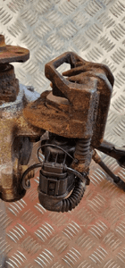 BMW F10 ZWROTNICA PRAWA PRAWY TYŁ TYLNA PIASTA 6793770 6