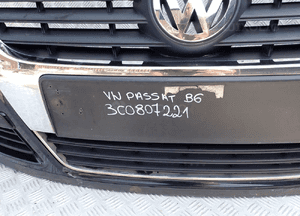 Zderzak przód vw passat B6  3C0807221 2