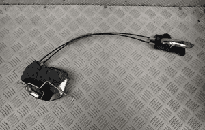 Zamek drzwi lewy przód suzuki swift MK8 912210412 686 1