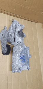 Łapa mocowanie alternatora VW Golf V Plus 1.9 TDI 038903143AF 2