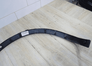Listwa błotnika prawy tył porsche cayenne ii 7P5853828D 8