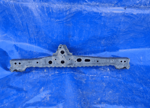 toyota AURIS I 07-12 belka silnika trawers 2