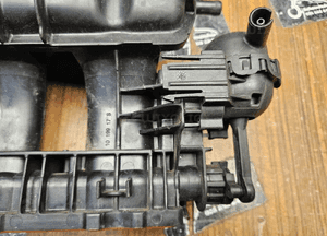 Kolektor Ssacy 06H133185AE Klapy Nastawnik Czujnik 2.0 TFSI CDN Audi A4 B8 A5 8T Q5 12