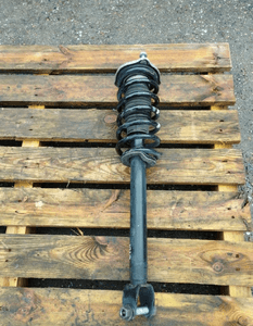 MERCEDES W205 AMORTYZATOR SPRĘŻYNA PRAWY PRZÓD A2053207668 2