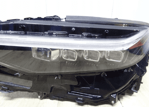 Toyota Bz4X lampa lewa full led 3