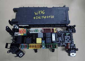 SKRZYNKA BEZPIECZNIKÓW MERCEDES W176 2465400140 1