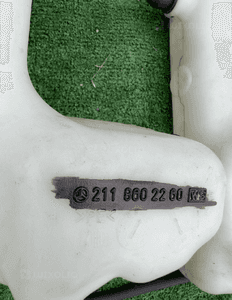 MERCEDES  E 211 CLS 219  zbiorniczek pompka spryskiwaczy zwykły grzany pod xenon 12