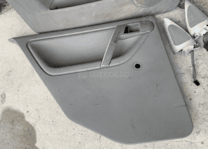 Volkswagen POLO 6N boczek tapicerka drzwi tył  panel szyb jasne szare 2
