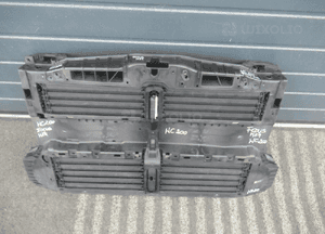 Pas przedni przód wzmocnienie czołowe roleta żaluzja ford focus MK4 iv JX6B-A16E146-B1K  JX6B-A16E146-B1J 3