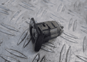 ZAMEK WKŁADKA DRZWI LEWYCH AUDI A4 B6 8E1837063 !!! 1