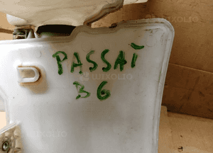 Zbiorniczek płynu spryskiwaczy pompki VW Passat B6 3C0955453E 11