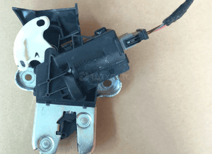 Vw  Jetta zamek klapy bagażnika  4F5827505D 2