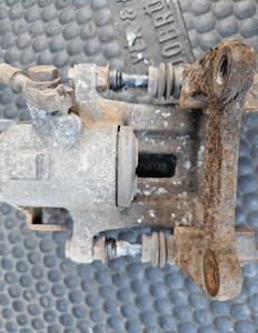 Zacisk Zaciski Jażmo Tyl Tylne Hamulcowy Hamulcowe AUDI A4 B6 B7 245 255mm 13