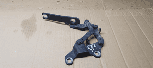 Zawias maski prawy przód BMW 3 E90 E91 E92 7115264 2