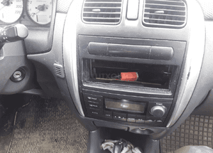Mazda Premacy 99-05 Ramka radia zaślepka kieszeń 2