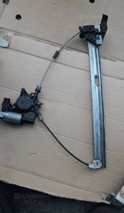 Mazda Mazda 6 GG GY 02-07  Pas bezpieczeństwa Prawy Lewy przód przedni szyby Podnośnik Mechanizm silnik szyby Lewy przód 2