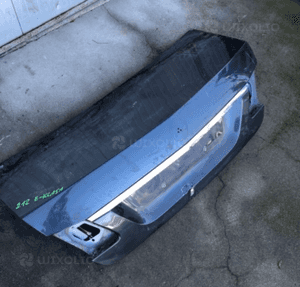 MERCEDES E 212 sedan klapa chrom kolory srebrna budyń szara 1