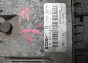 } KOMPUTER RENAULT 0281011724 8200311550 2