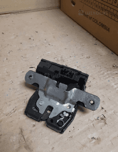 Zamek klapy tył ford fiesta MK7 nr D3D0B 4