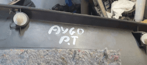 Tapicerka boczek prawy tył tylna prawa Toyota Aygo 67613-0H010 6