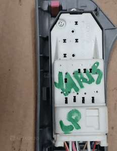 Toyota Yaris II 06-11 panel szyb szybami 3