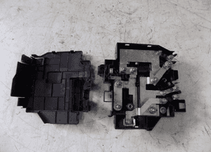 VOLVO XC40 T5 EH 1.5 TB SKRZYNKA BEZPIECZNIKÓW 32265898 1