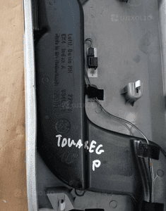 Osłona poszycie słupka prawa VW Touareg 7L6867240DJ 7L6819210B 6