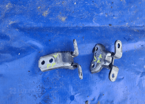 Toyota VERSO 09-18 zawiasy drzwi prawy przód 1G3