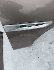 Jaguar xe X760 błotnik prawy przód kompletny 7
