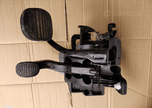 Fiat Stilo 06 pedal sprzegla hamulca 1