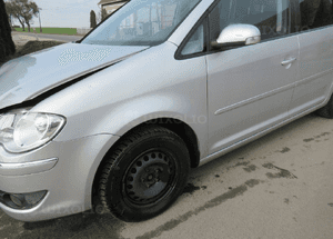 Zwrotnica mcperson prawa lewa vw touran i 2.0 tdi 1
