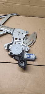 Mechanizm podnośnik szyby lewy przód Suzuki Swift IV 83460-63J00 262100-3380 3