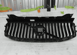 Grill atrapa chłodnicy volvo XC60 ii lift 32291019 idealna 6