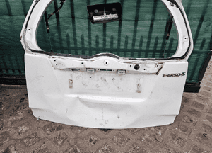 Toyota VERSO S klapa bagażnika 2