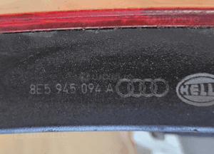 Audi A4 B7 Sedan lampa tył tylna prawa lewa w klapę 8E5945093A 8E5945094A 5