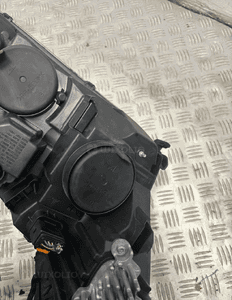 Lampa lewy przod peugeot 308 ii T9 lift org fv 11