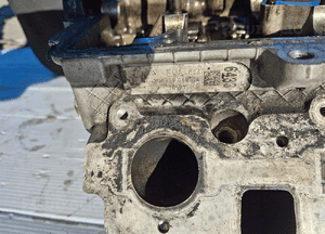 Audi A4 B8 A5 8T 2.7 tdi cgk głowica cylindrów prawa 1059354CR 7