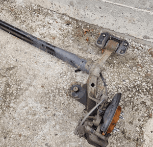 OPEL ZAFIRA C TOURER 2011-19 BELKA TYLNA ZAWIESZENIE TYŁ 2