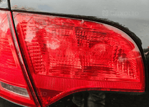Audi A4 B7 kombi lampa tył tylna prawa lewa 8E9945093 8E9945094 2