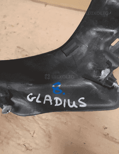 Osłona obudowa lampy Suzuki Gladius SFV 650 11r 1