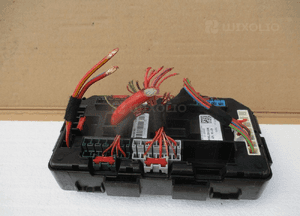 SKRZYNKA BEZPIECZNIKÓW MODUŁ BMW F20 F21 922487904 2