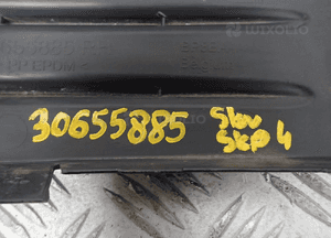 Volvo V50 ramka kratka halogenu prawa 30655885 3