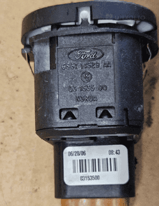 Ford Fiesta MK6 panel sterowania szyb 2