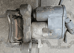 VW Passat B6 zacisk hamulcowy tył tylny prawy lewy 3