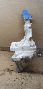 Zbiorniczek płynu spryskiwaczy pompka VW Passat B6 1