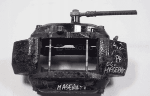 ZACISK BREMBO MASERATI PRZOD PRAWY 20833300 QUATTROPORTE V 4.2 1