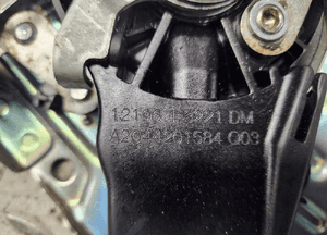 Mercedes c klasa W204 a klasa dzwignia hamulca recznego pedał A2044201584 2